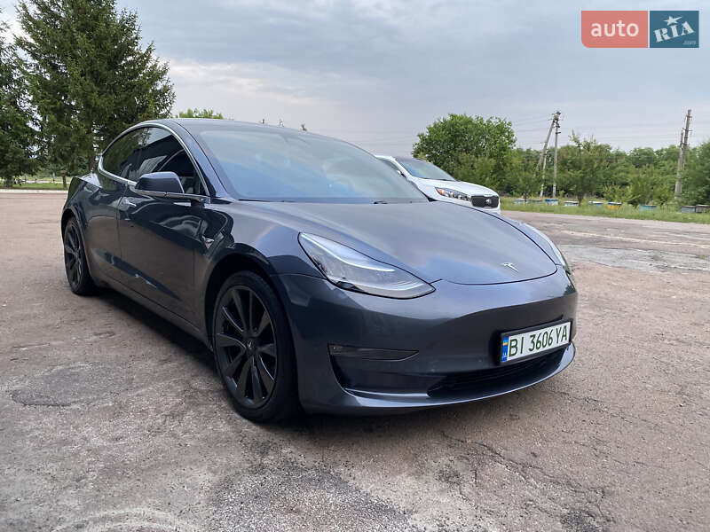 Седан Tesla Model 3 2019 в Прилуках
