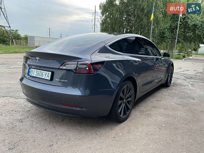 Седан Tesla Model 3 2019 в Прилуках