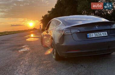 Седан Tesla Model 3 2019 в 
