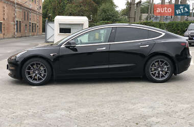 Седан Tesla Model 3 2020 в 
