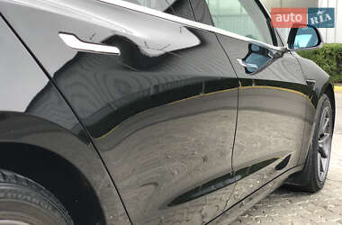 Седан Tesla Model 3 2020 в 