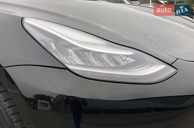 Седан Tesla Model 3 2020 в 