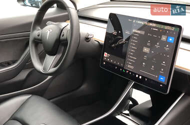 Седан Tesla Model 3 2020 в 