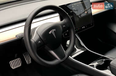 Седан Tesla Model 3 2020 в 
