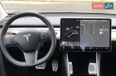 Седан Tesla Model 3 2020 в 