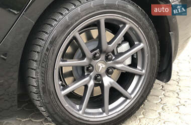 Седан Tesla Model 3 2020 в 