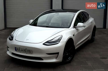 Седан Tesla Model 3 2020 в 