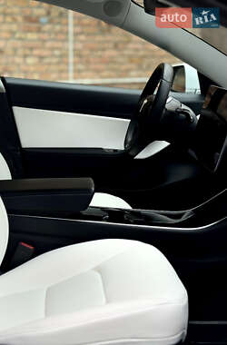 Седан Tesla Model 3 2020 в 