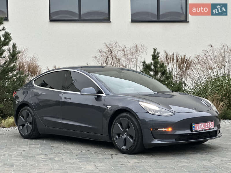 Седан Tesla Model 3 2020 в Луцьку