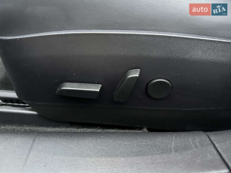 Седан Tesla Model 3 2020 в Луцьку