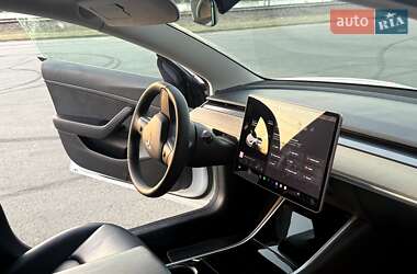 Седан Tesla Model 3 2019 в 