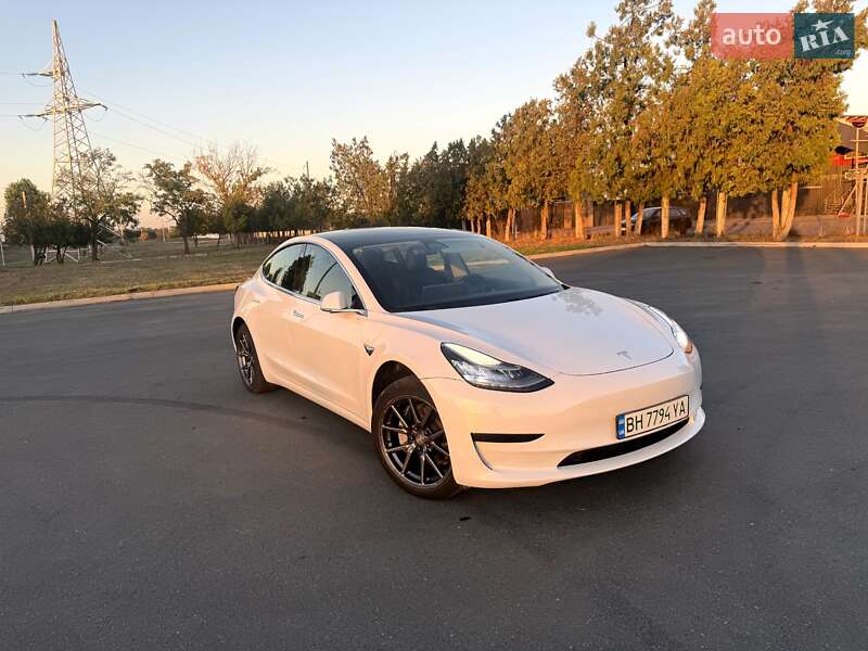 Седан Tesla Model 3 2019 в Измаиле