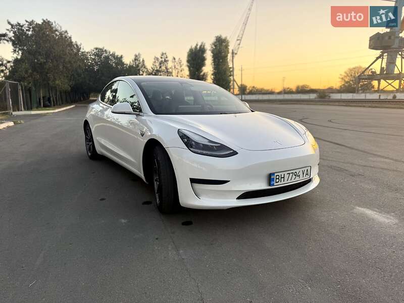 Седан Tesla Model 3 2019 в Измаиле