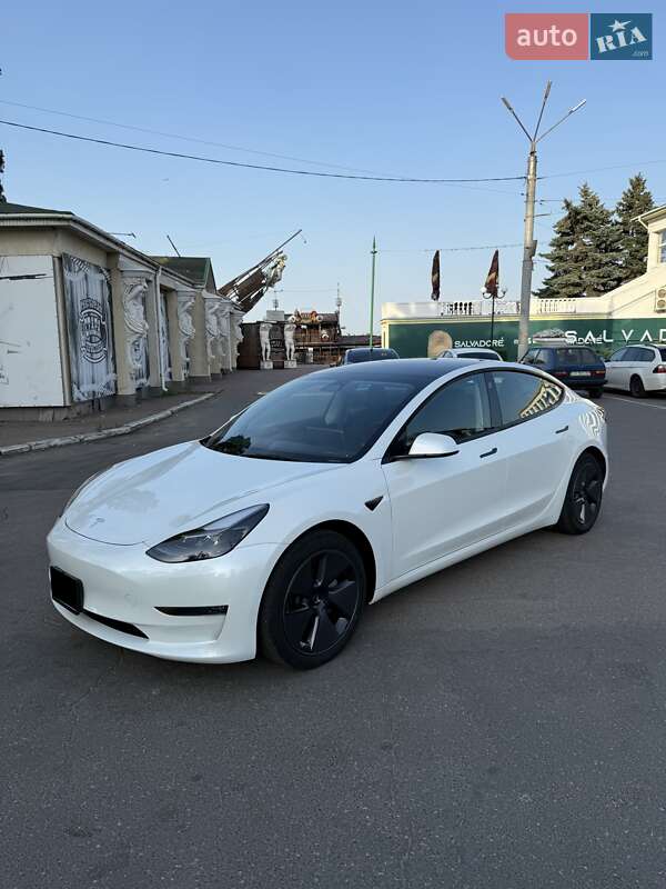 Седан Tesla Model 3 2023 в Черкасах