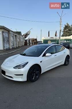 Седан Tesla Model 3 2023 в 