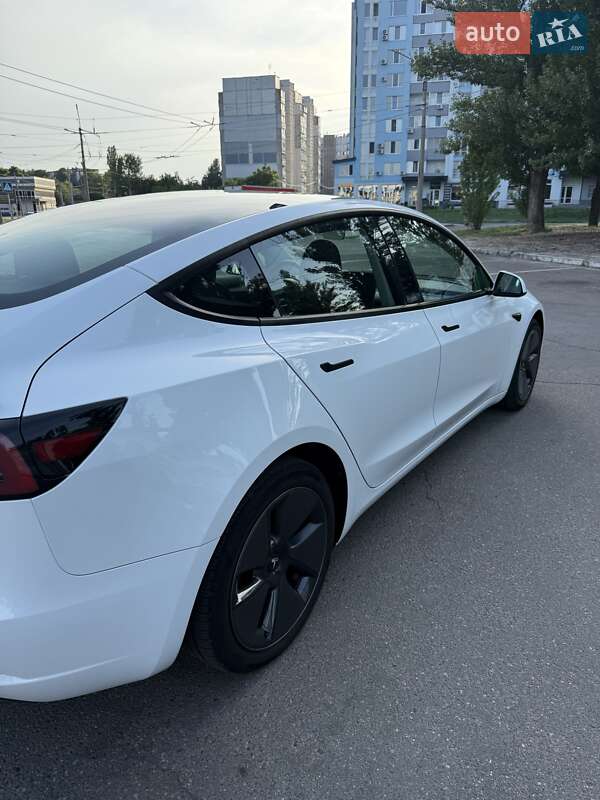 Седан Tesla Model 3 2023 в Черкасах