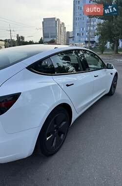 Седан Tesla Model 3 2023 в 