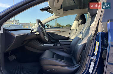 Седан Tesla Model 3 2022 в 