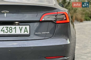 Седан Tesla Model 3 2022 в 