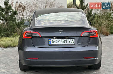Седан Tesla Model 3 2022 в 