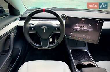 Седан Tesla Model 3 2023 в 