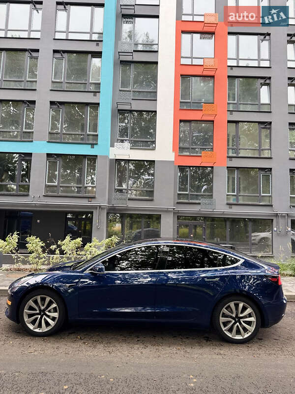 Седан Tesla Model 3 2018 в Чернигове