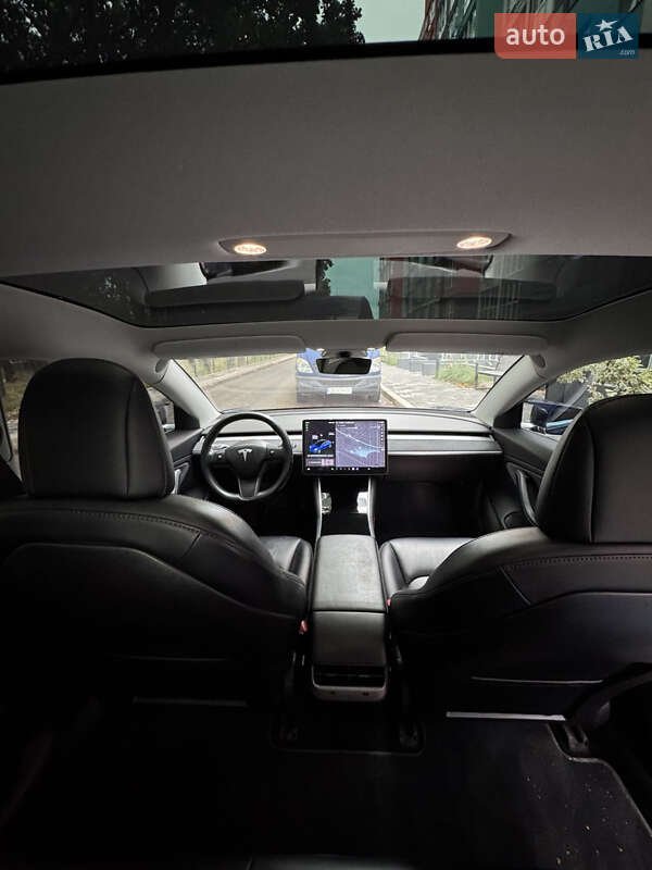 Седан Tesla Model 3 2018 в Чернигове