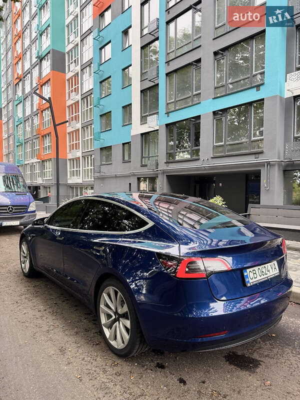 Седан Tesla Model 3 2018 в Чернигове