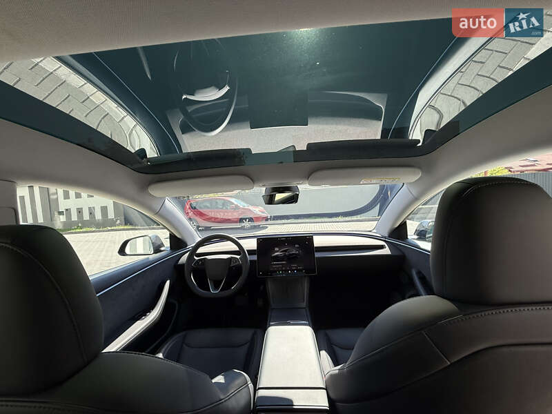 Седан Tesla Model 3 2023 в Львові