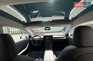 Седан Tesla Model 3 2023 в 