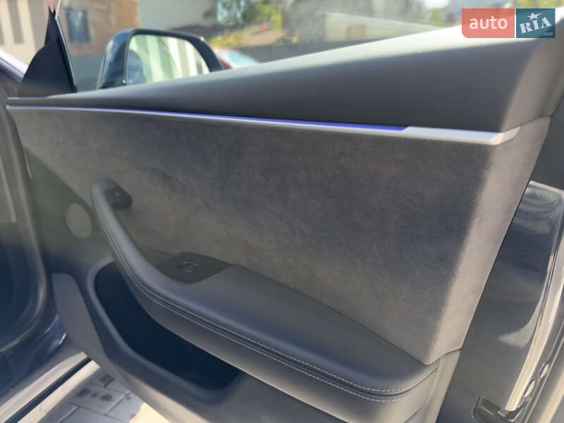 Седан Tesla Model 3 2023 в Львові