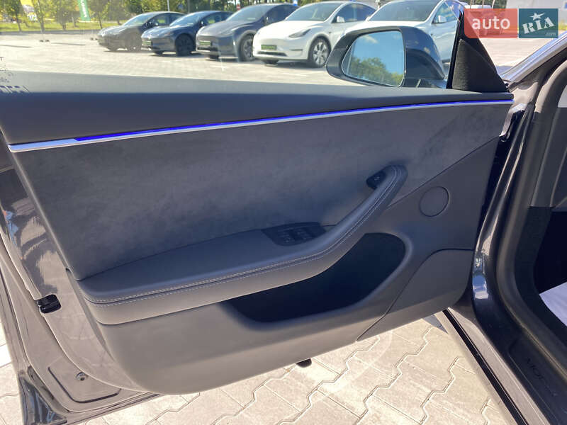 Седан Tesla Model 3 2024 в Киеве