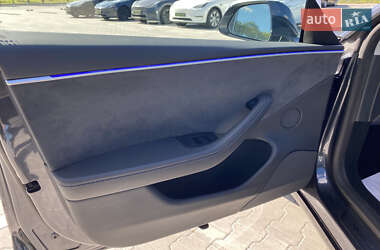 Седан Tesla Model 3 2024 в 