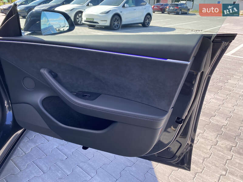Седан Tesla Model 3 2024 в Киеве