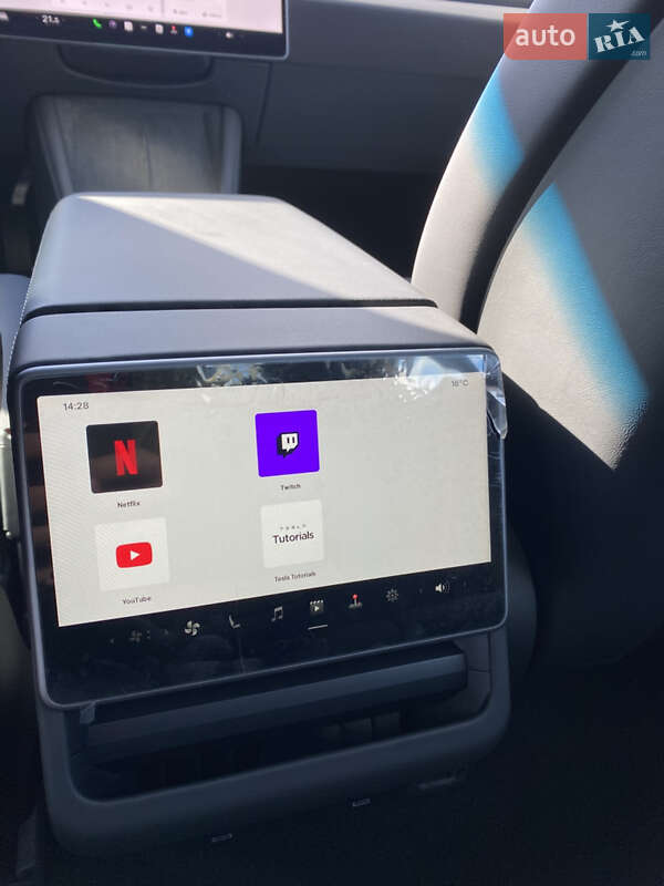 Седан Tesla Model 3 2024 в Киеве
