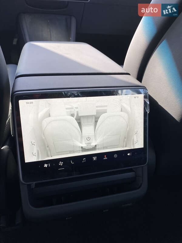 Седан Tesla Model 3 2024 в Киеве