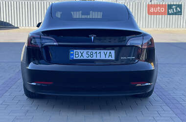 Седан Tesla Model 3 2021 в 