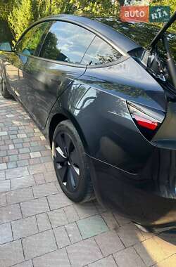 Седан Tesla Model 3 2024 в 