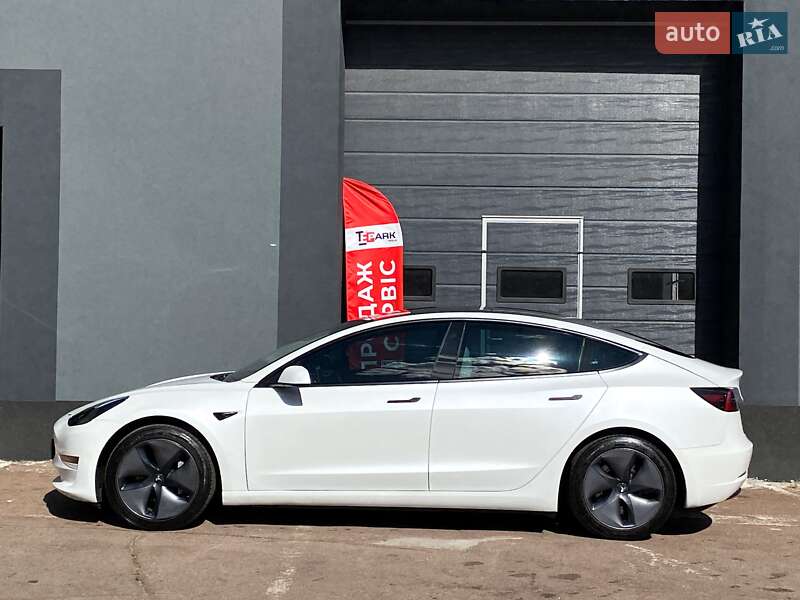 Седан Tesla Model 3 2020 в Києві