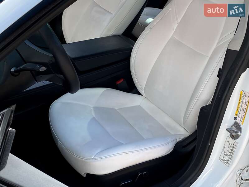 Седан Tesla Model 3 2020 в Києві