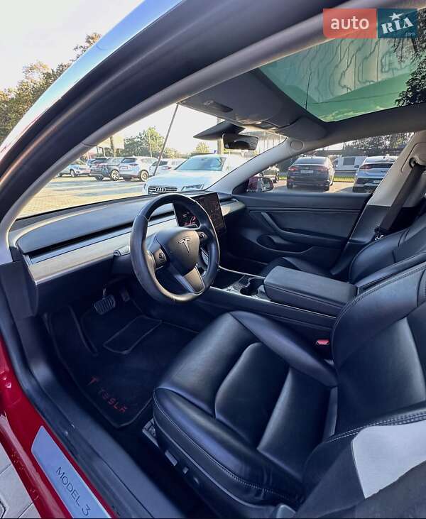 Седан Tesla Model 3 2018 в Ужгороді