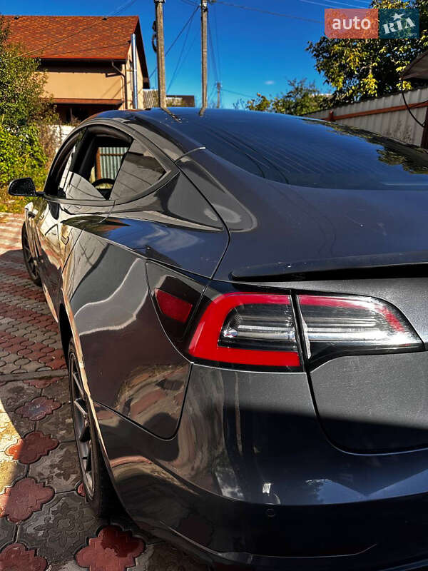 Седан Tesla Model 3 2018 в Житомирі