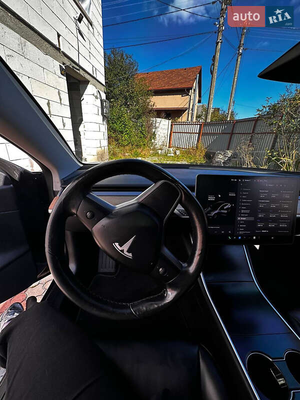 Седан Tesla Model 3 2018 в Житомирі