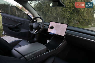 Седан Tesla Model 3 2020 в 