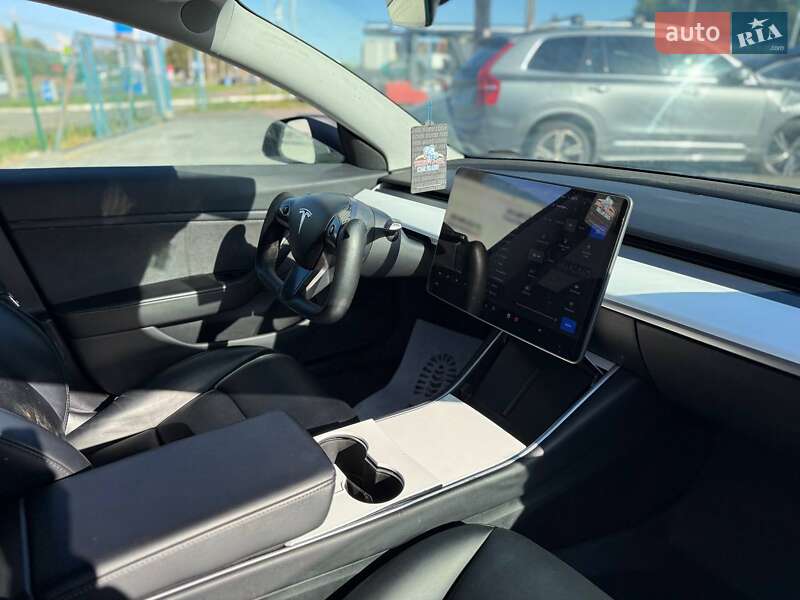 Седан Tesla Model 3 2018 в Луцьку