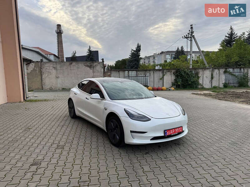 Седан Tesla Model 3 2020 в Луцке