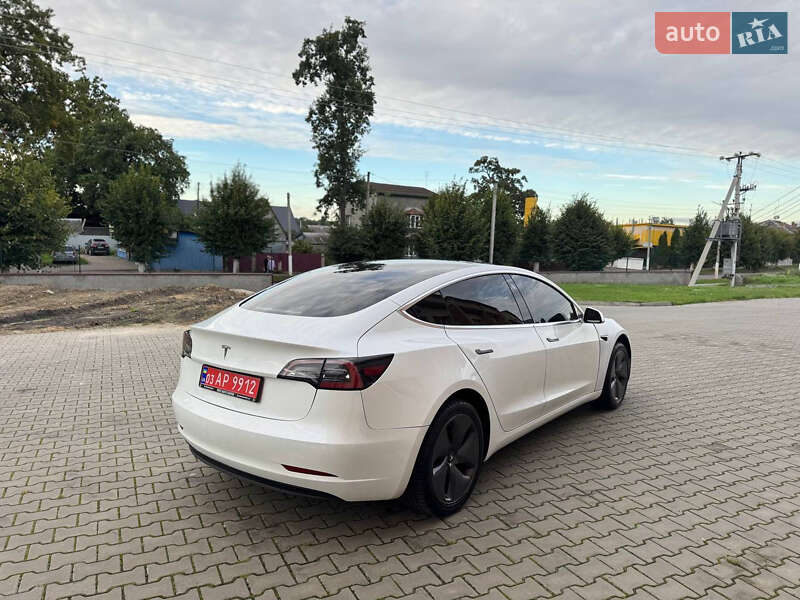 Седан Tesla Model 3 2020 в Луцке
