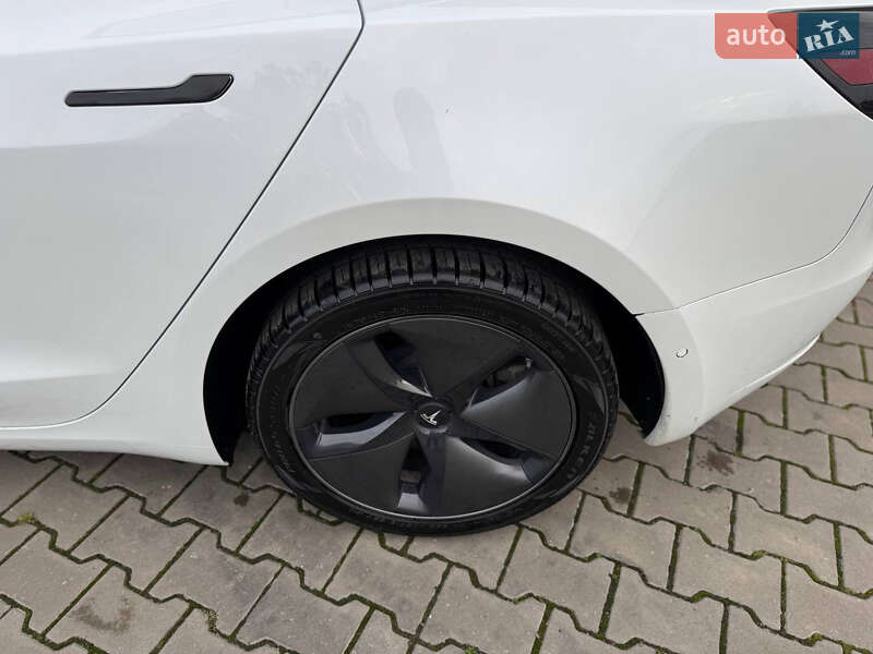 Седан Tesla Model 3 2020 в Луцке