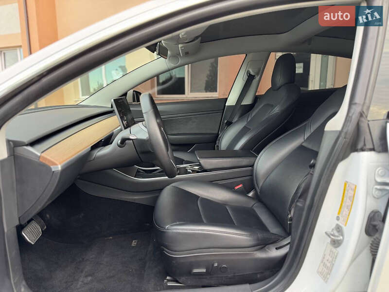 Седан Tesla Model 3 2020 в Луцке