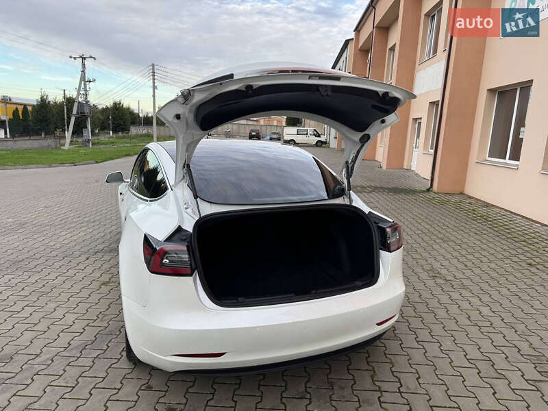 Седан Tesla Model 3 2020 в Луцке